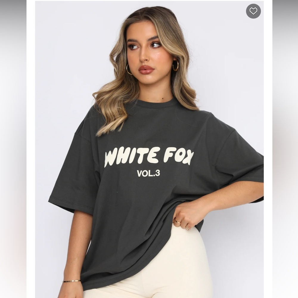 NWT- WHITE FOX - Offstage Oversized Tee size S/M in Shadow color